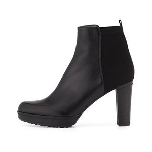Stuart Weitzman Heeled Leather Bootie black 8.5